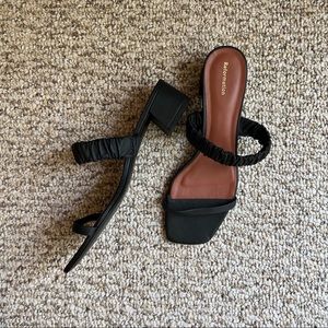 NWOT Reformation Black Strappy Sandals Size 9